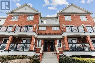 Welcome home to this bright and spacious townhome in Oakville's desirable Uptown Core! Enjoy beautif...