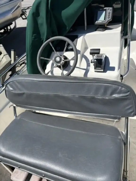 1998 Boston Whaler 15 DAUNTLESS in Powerboats & Motorboats in Trenton - Image 5