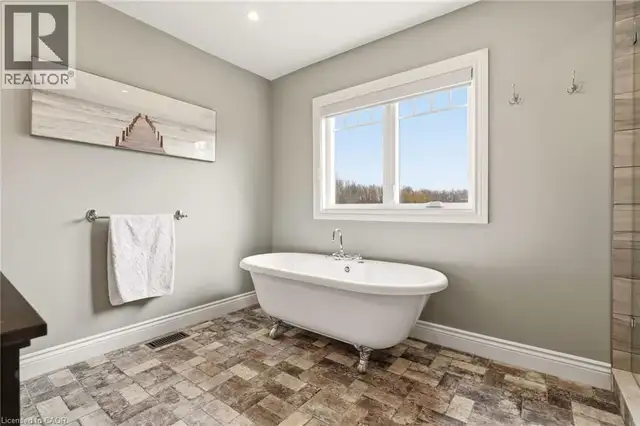 1371 10TH CONCESSION Road W Puslinch, Ontario in Houses for Sale in Guelph - Image 18