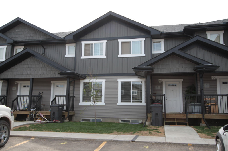 Wallace Cove Townhouse Quiet Three Bedroom, Ready June 1! Long Term Rentals Lloydminster