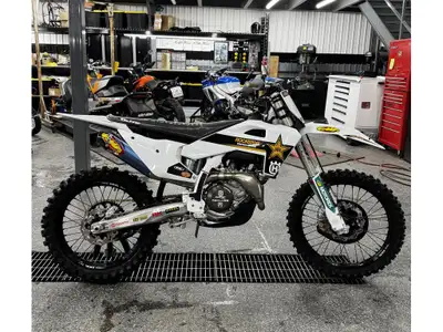 2024 Husqvarna FC 450 ROCKSTAR ED Husqvarna FC 450 ROCKSTAR ED 2024 Les photos peuvent être à titre...