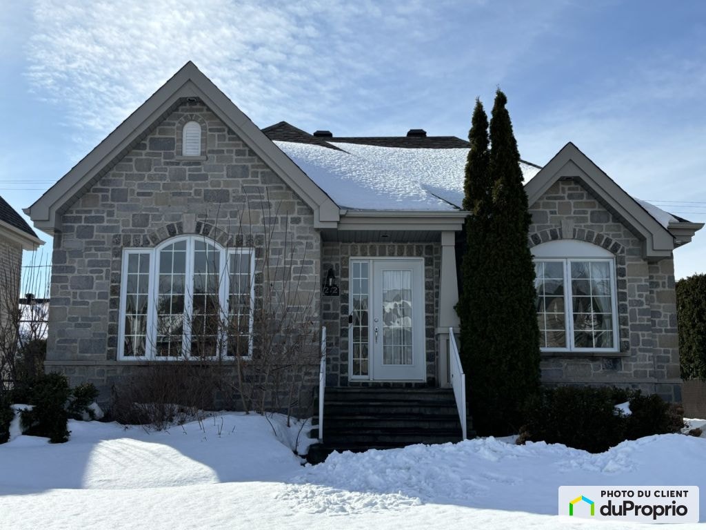 $629,000 - Bungalow for sale in Ste-Marthe-Sur-Le-Lac — photo 1