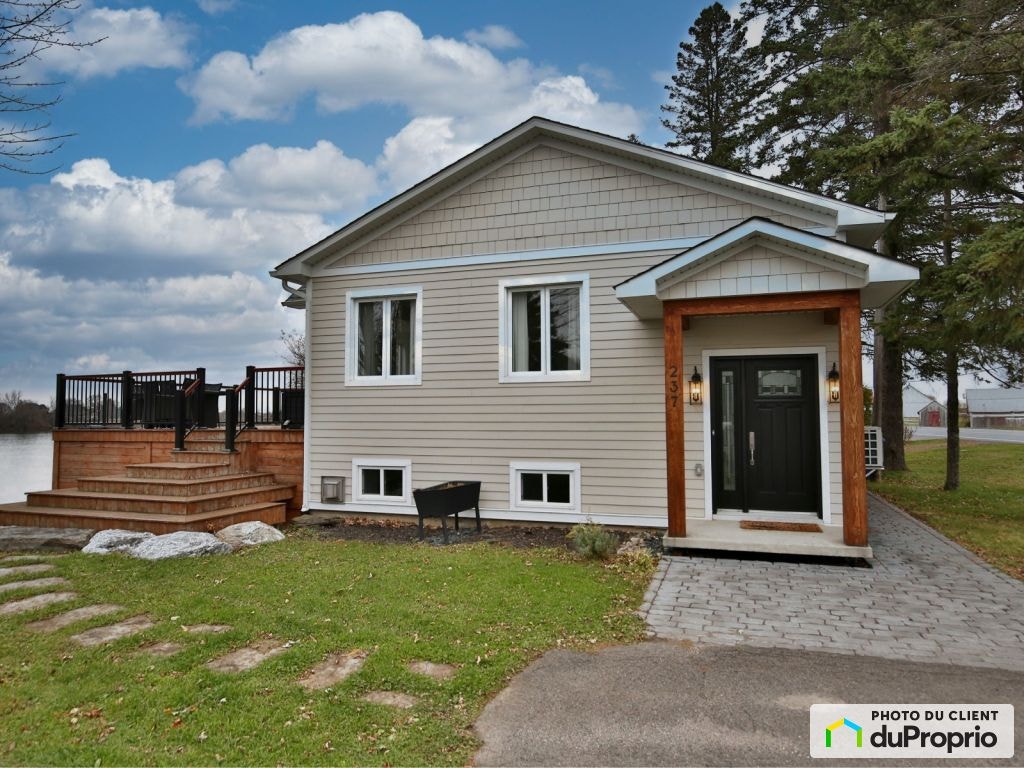 $789,000 - Bungalow for sale in St-Charles-sur-Richelieu — photo 1