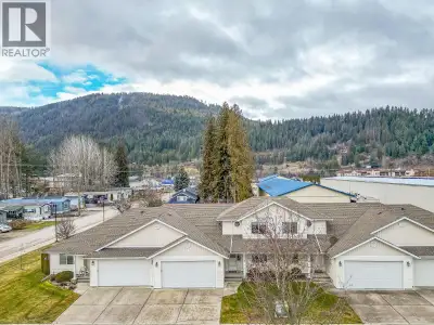 Welcome to the Four-Season Community of Sicamous! Unit 104 at ""The Sails"" offers you a great optio...