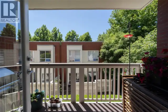 201 380 Waterfront Cres Victoria, British Columbia in Condos for Sale in Victoria - Image 11