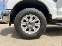 **WE WILL BEAT ANY DEALER IN THE CITY** Recent Arrival! Oxford White 2020 Ford F-250SD XLT 4WD 6-Spe... (image 3)