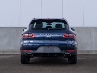 CARGET AUTOMOTIVE is thrilled to offer this 2018 Porsche Macan, offers sporty handling, premium comf... (image 7)