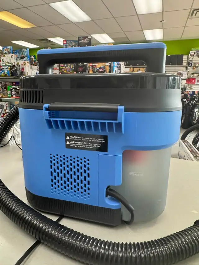 Shark MessMaster Portable Wet/Dry Vacuum - Blue in Vacuums in Oakville / Halton Region - Image 3