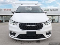 This 2023 Chrysler Pacifica Hybrid Pinnacle boasts a luxurious Black w/Black & Caramel leather inter... (image 7)