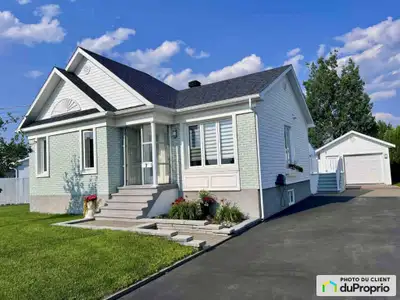 en attente - offre d'achat acceptée Situé dans le quartier St-Georges sur une avenue cul de sac dans...