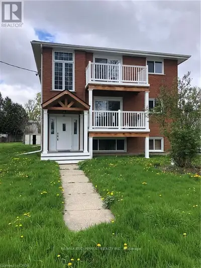 A MUST TO SEE! Welcome to this modern carpet free and renovated 2 bedrooms, 1 full bathroom unit and...