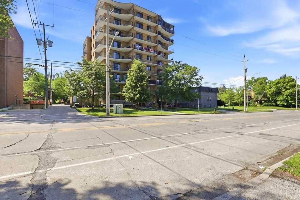 University Tower Apartments - 2 Bedroom, 1 Bath A Apartment for 2