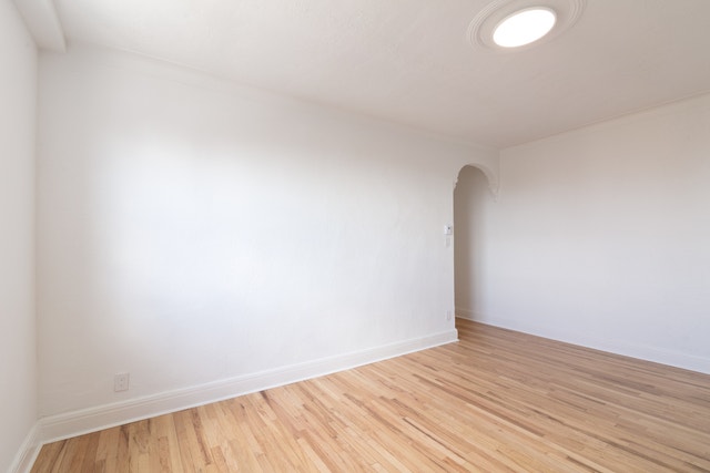4870 Queen Mary Road — photo 3