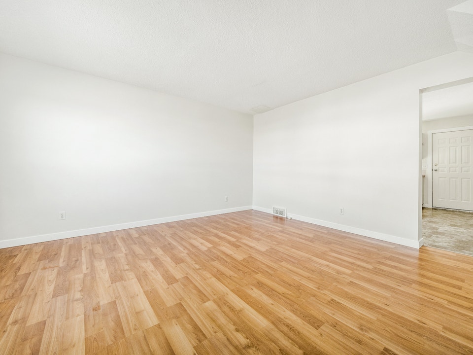 3 Bedroom townhouse for rent on Westside ( PETS ALLOWED) 3