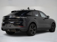 This exceptional 2022 Porsche Cayenne S Coupe is a local Ontario vehicle. Blending coupe-like style... (image 3)