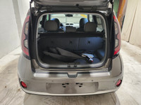 Great urban commuter car in this electric 18 Kia Soul Luxury. Complete with navigation, sunroof, cam... (image 3)