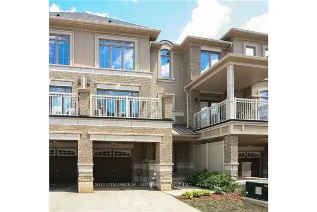 Stylish Oakville Townhome! Hardwood Floors, Balcony!63235268929923128