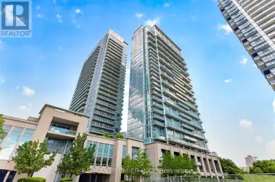 Beautiful Lakeside California Condo right in the heart of Mimico in South Etobicoke! Being on the 21...