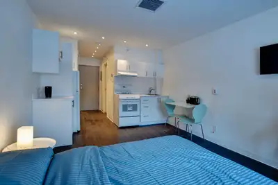 Studio a Laval, meubler, tout inclu, parking, wifi, 31 jours min