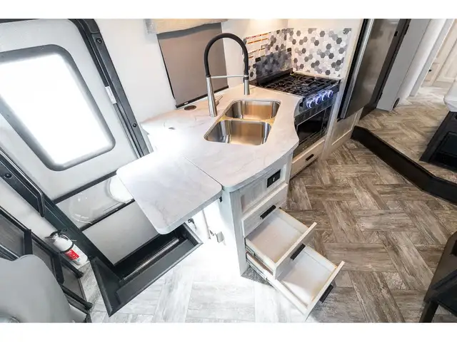 2022 Forest River Sunseeker 2440 2025 2 extension 2022 Classe C in RVs & Motorhomes in Laval / North Shore - Image 7