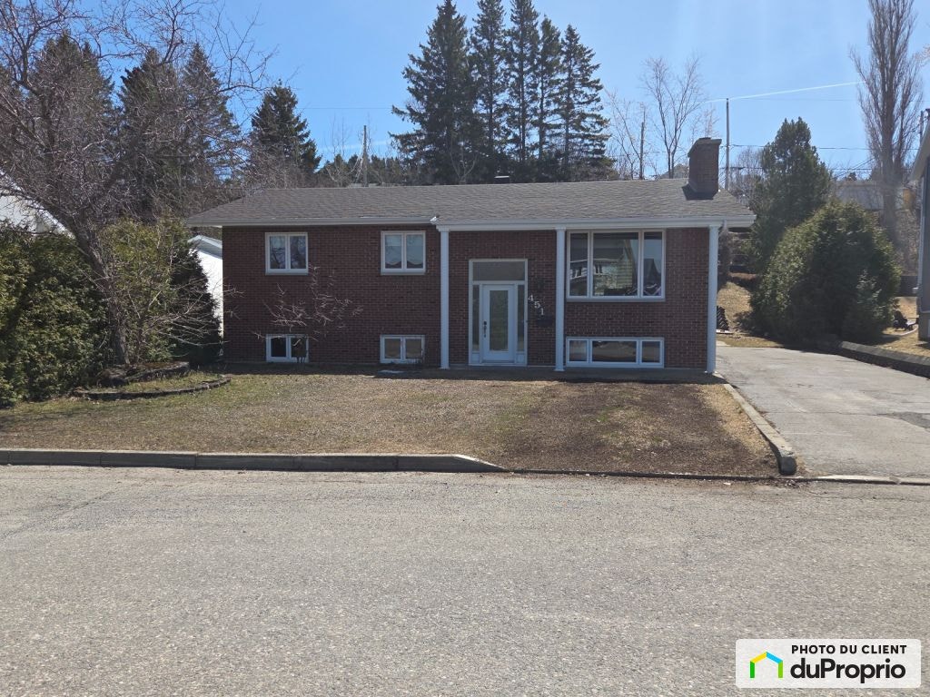 $396,900 - Bungalow for sale in Rimouski (Rimouski) — photo 1