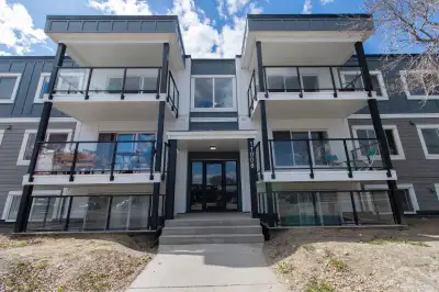 Welcome Home! Studio Apartment in Westmount Manor For Rent just off 124 St, Edmonton. Terrific Locat...