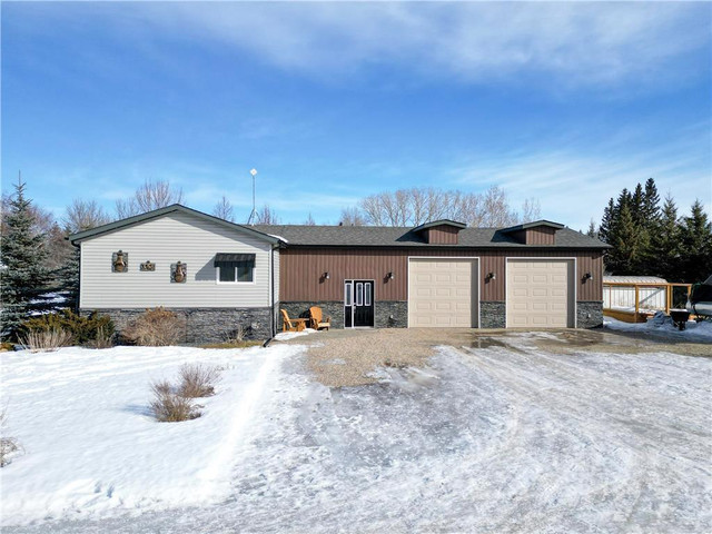 376 Aspen Street E Oak Lake, Manitoba in Houses for Sale in Brandon - Image 3