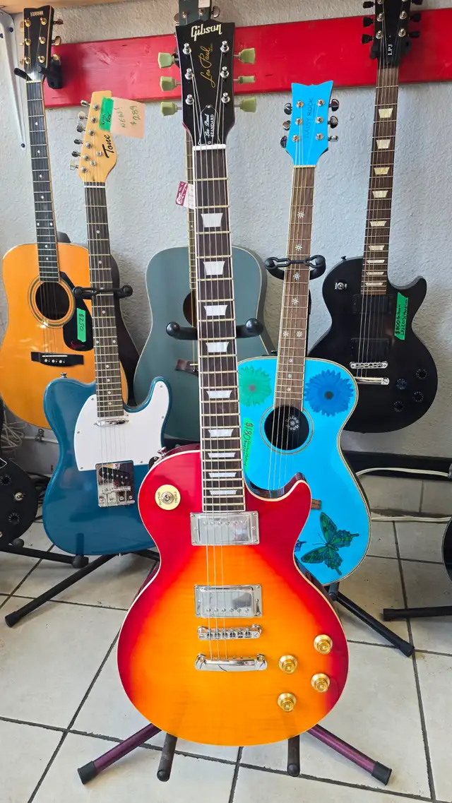 Gibson Les Paul Standard Copy With Hard Case in Guitars in Hamilton - Image 2