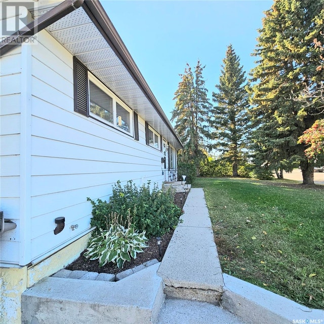 149 Elizabeth AVENUE Yorkton, Saskatchewan Houses for Sale Regina