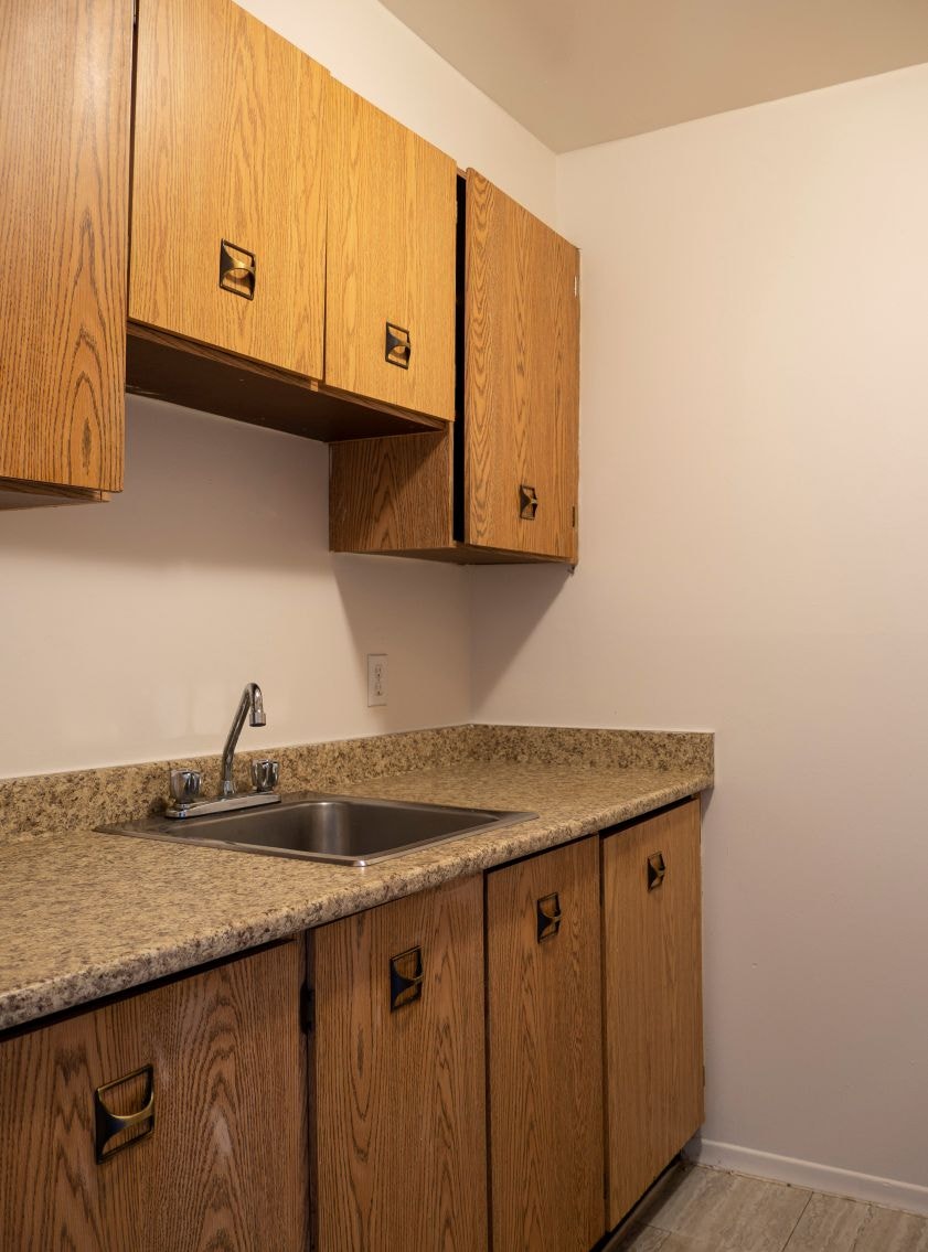 Centretown 1 bedrm $1549 -  $200 off the first month rent 5