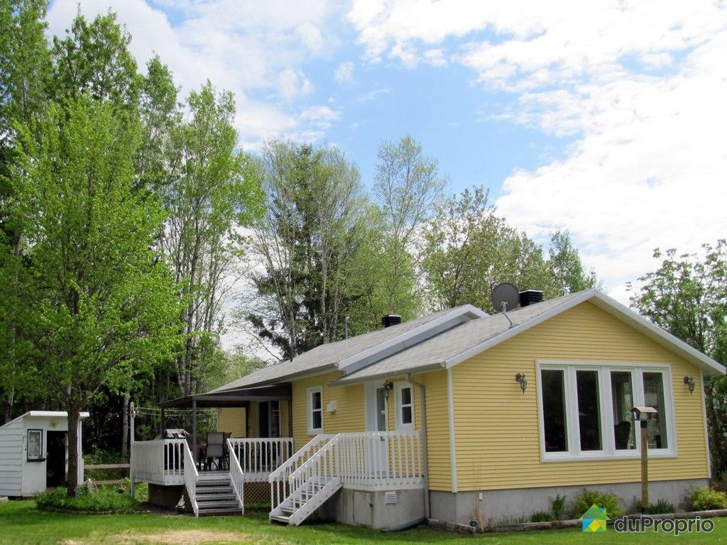 $419,000 - Country home for sale in St-Ferreol-les-Neiges — photo 1