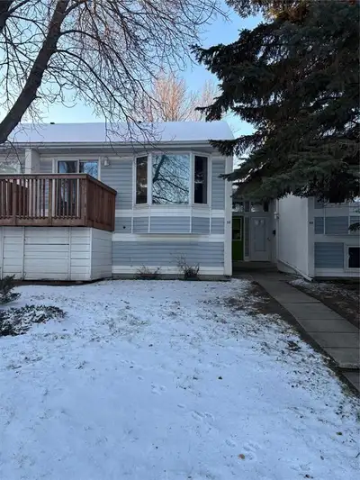 B13//Brandon/Have a look at this well priced bi-level condo unit in Parkdale! This property has fron...