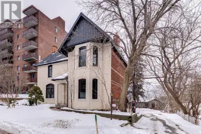 4U - 167 COLLIER STREET Barrie (North Shore), Ontario