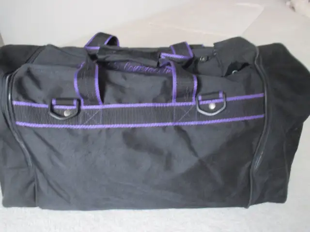 Duffel Bag in Other in Winnipeg - Image 4