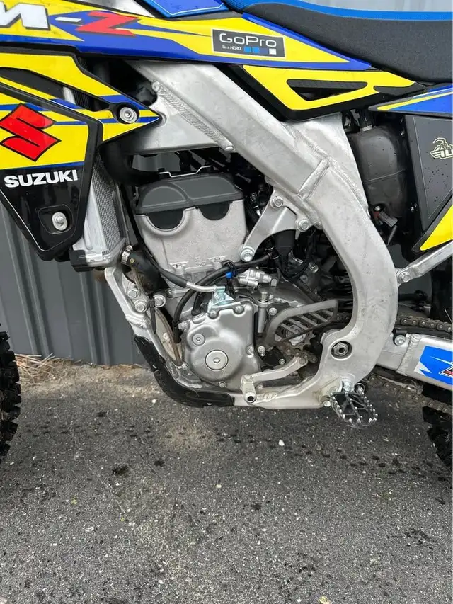 2023 SUZUKI RM-Z250-YELLOW! in Dirt Bikes & Motocross in Edmonton - Image 3