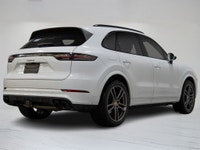 This 2023 Porsche Cayenne is a local Ontario vehicle and also includes remaining manufacturer warran... (image 3)