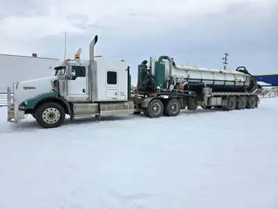 2009 Kenworth T800 6x4 Sleeper Truck w/ Westech Semi Vac Comes with a Cummins ISX diesel engine, 600...