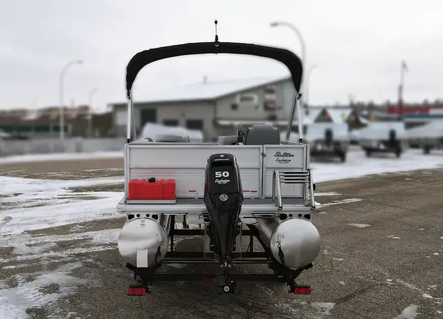 2026 Sun Tracker Party Barge 16 DLX Pontoon boat in Powerboats & Motorboats in Winnipeg - Image 6