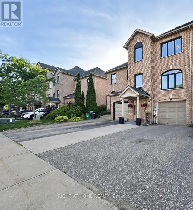 94 PROVINCIAL PLACE Brampton (Northgate), Ontario in Houses for Sale in City of Toronto - Image 3