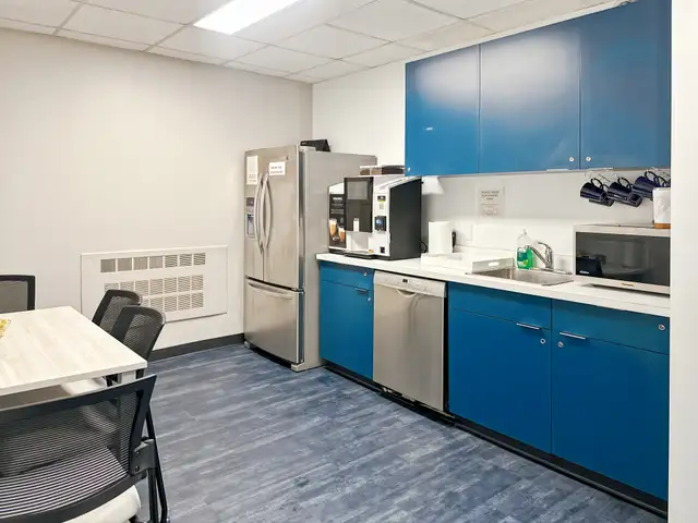 Rent a large office space for 50 persons in 11th Ave in Commercial & Office Space for Rent in Regina - Image 8