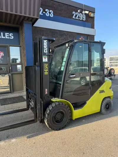 Clark Forklift for Sale – Available Now at Zenith Canada! Looking for a powerful and comfortable for...