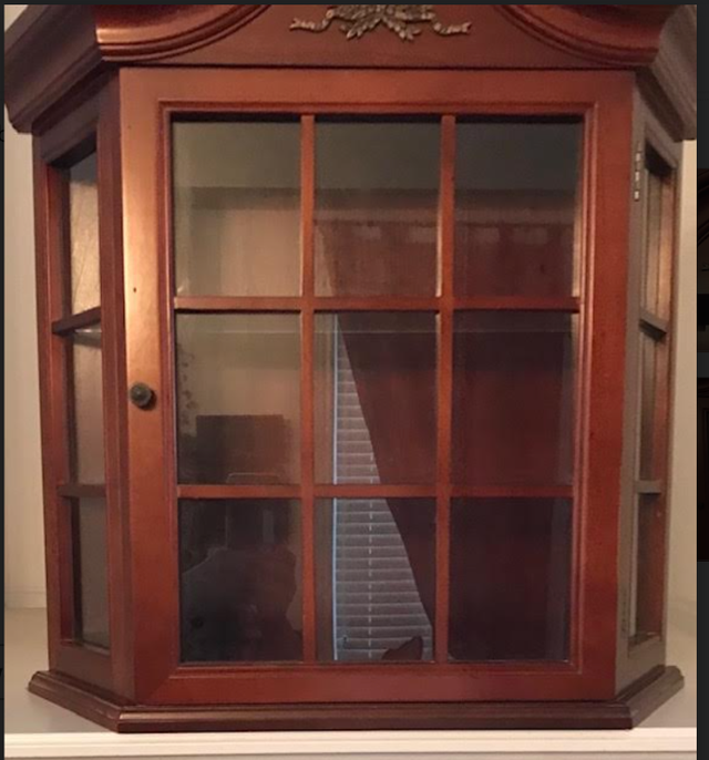 Vintage Bombay Co Wall Curio Cabinet with 2 Glass shelves in Bookcases & Shelving Units in City of Toronto - Image 4