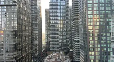 Price: $499,900 / $1,896/mo Come live at the "Romantic Modern" Mercer with its layered expression of...