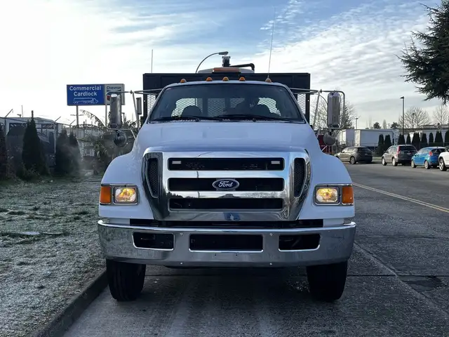 2011 Ford F750 18 Foot Cummins Manual Flatdeck in Heavy Trucks in Winnipeg - Image 4