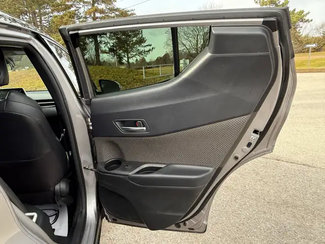 2020 Toyota C-HR Limited LIMITED| NO ACCIDENTS| LOW KM in Cars & Trucks in Markham / York Region - Image 39