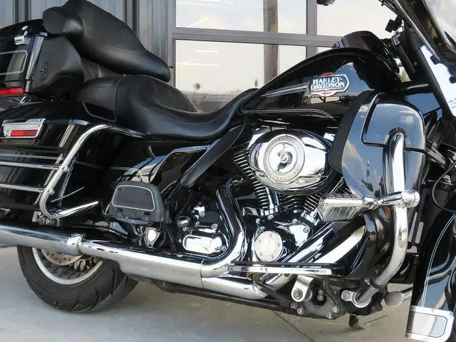2009 Harley-Davidson FLHTCU Ultra Classic Electra Glide in Sport Touring in Cambridge - Image 7