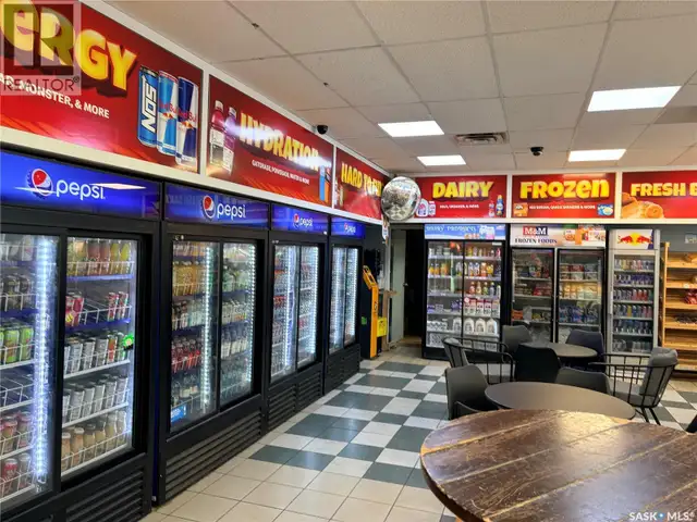 330 Silverwood ROAD Saskatoon, Saskatchewan in Commercial & Office Space for Sale in Saskatoon - Image 3