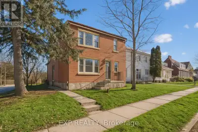 THE UNICORN! Purpose Built Duplex! 100% VACANT POSSESSION! Stop fighting old leases and inherited te...