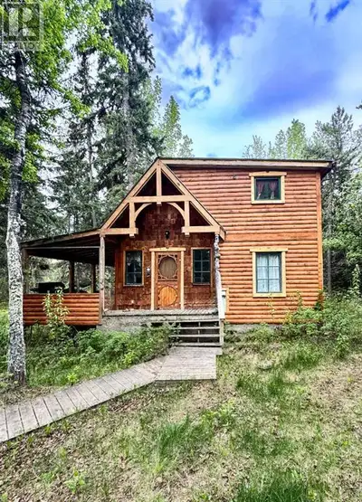 Welcome to this cozy 3 season cabin in Shining Bank. Situated on 0.74 acres and backing onto an open...