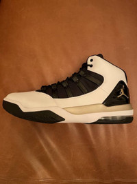 Jordan Max Aura 'White Black Gold'